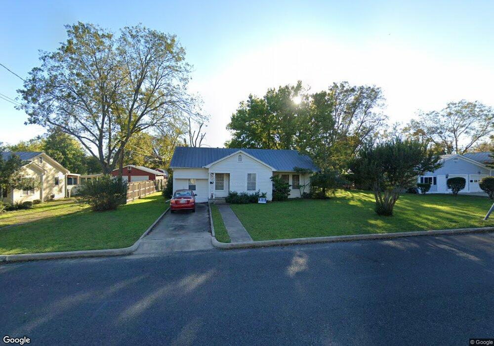 107 W Hackberry St, Fredericksburg, TX 78624 - photo 1