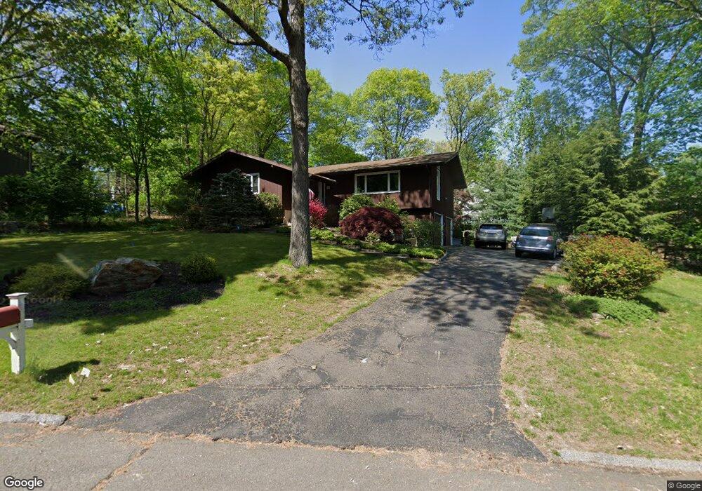 34 Raven Rd, Trumbull, CT 06611 - photo 1