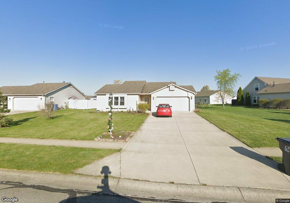 813 Thresher Run, Churubusco, IN 46723 - photo 1