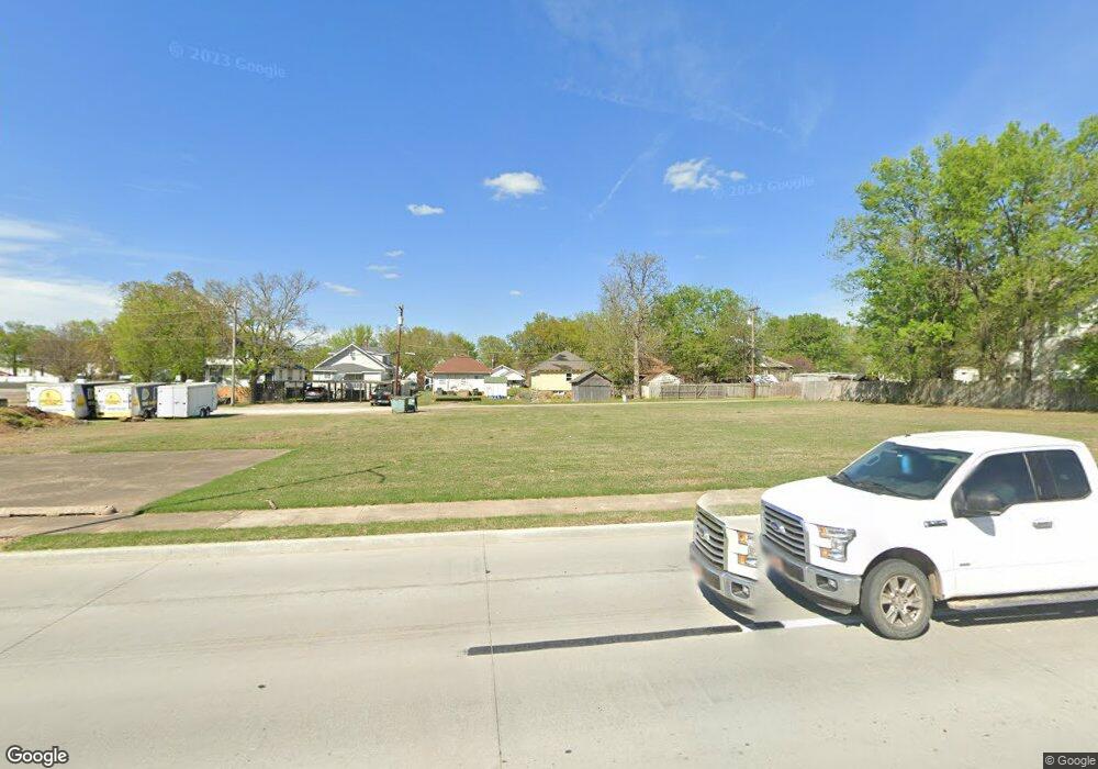 210 E 2nd St, Claremore, OK 74017 - photo 1