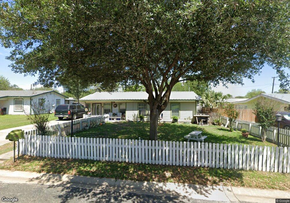 1419 E Rosewood St, Beeville, TX 78102 - photo 1