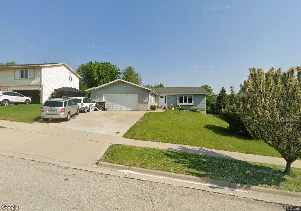 3308 Squire Ln, West Bend, WI 53090 - photo 1