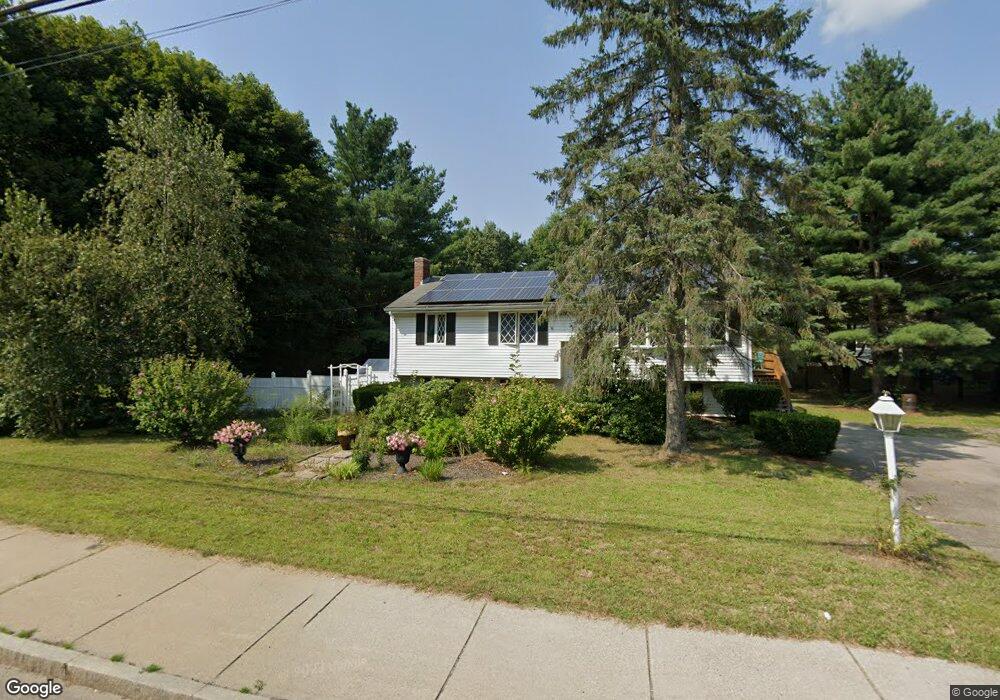 812 Pond St, Franklin, MA 02038 - photo 1