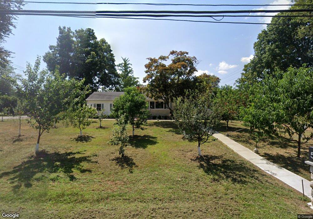 510 Orange Center Rd, Orange, CT 06477 - photo 1