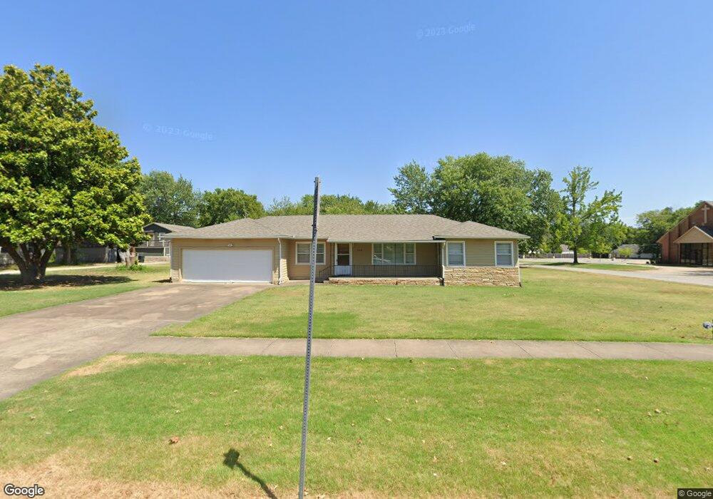 306 N Seminole Ave, Claremore, OK 74017 - photo 1