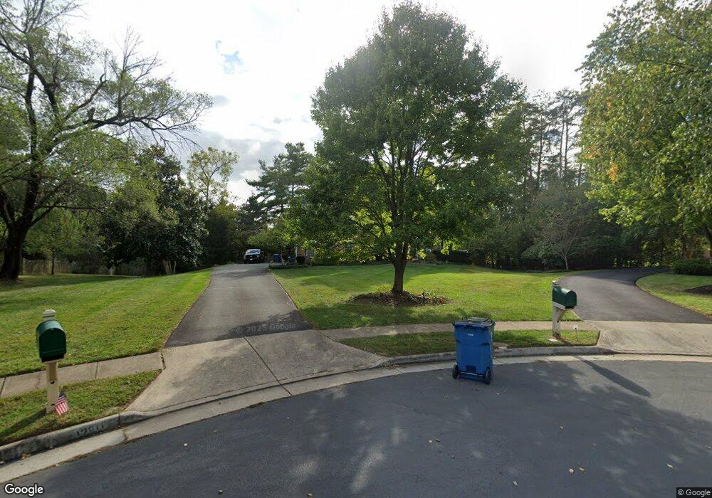 12811 Holly Grove Ct, Fairfax, VA 22033 - photo 1