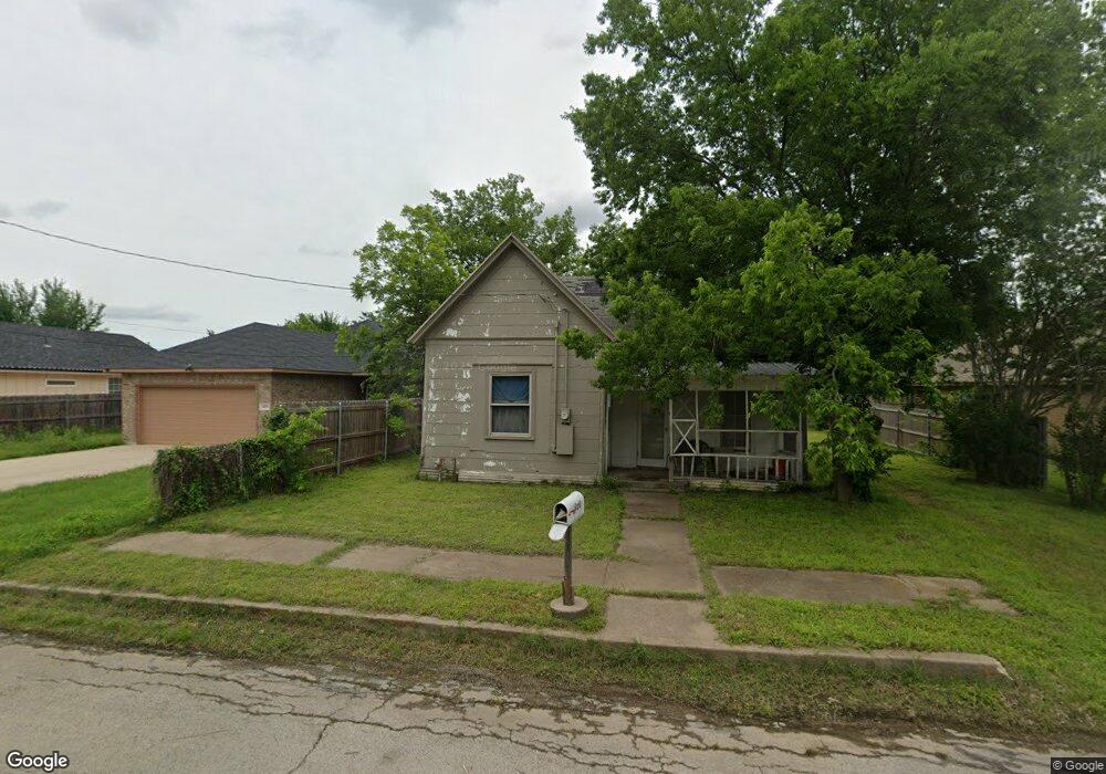 806 N Wilhite St, Cleburne, TX 76031 - photo 1
