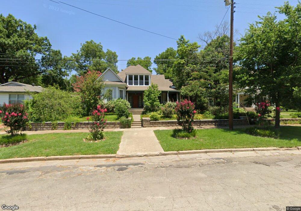 608 W 5th St, Bonham, TX 75418 - photo 1