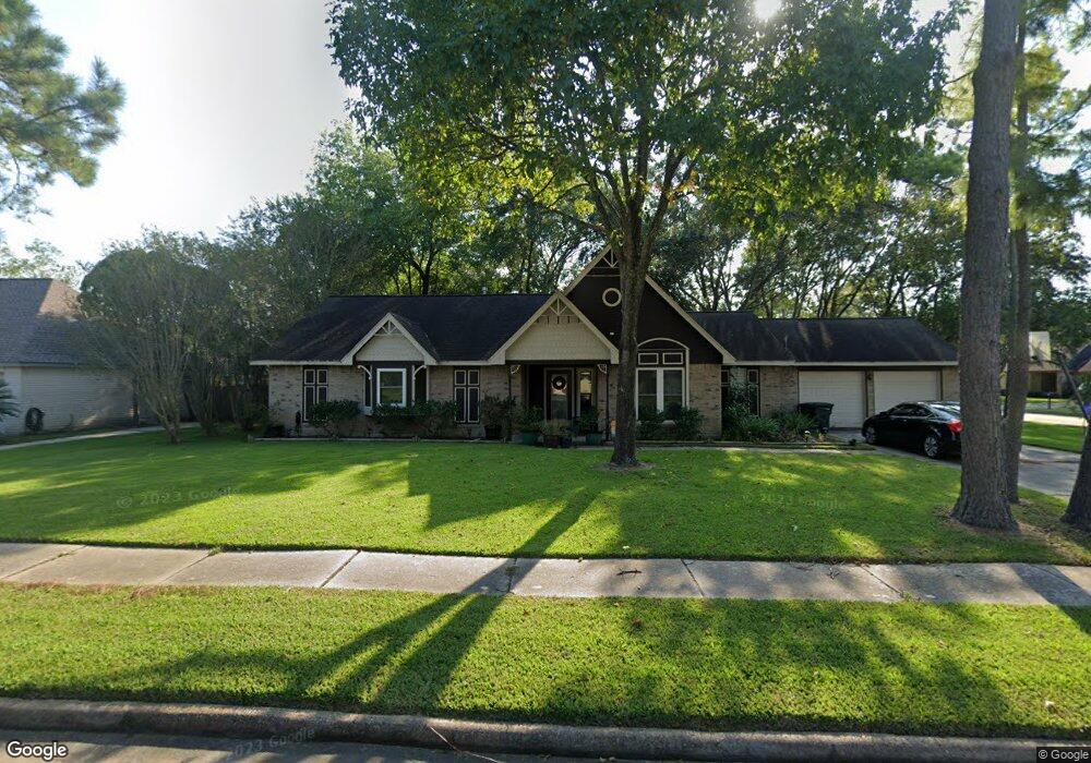 1401 Edinburgh Dr, Friendswood, TX 77546 - photo 1