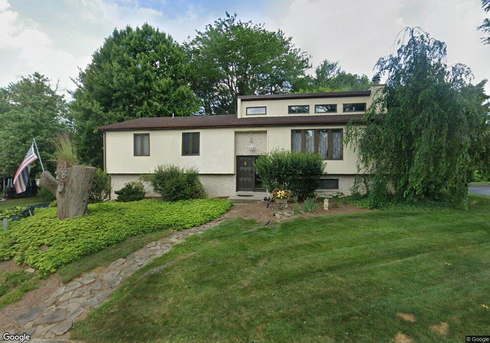 1226 Clearview Cir, Allentown, PA 18103 - photo 1