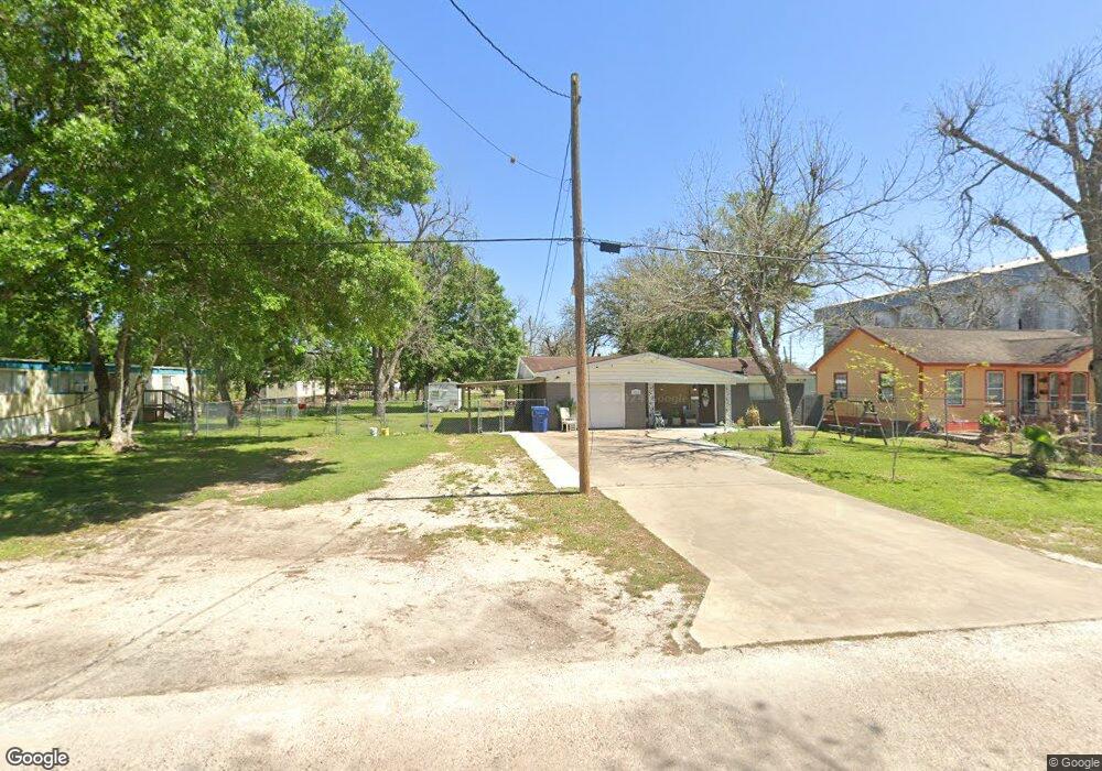 1513 Avenue L, Bay City, TX 77414 - photo 1