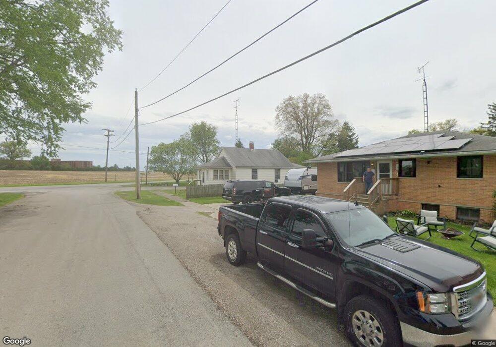 527 Williamette Ave, Lincoln, IL 62656 - photo 1