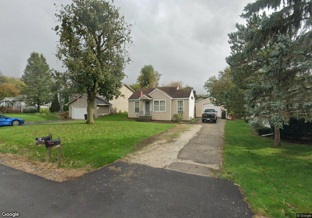 10 Acorn Ln, Lake In the Hills, IL 60156 - photo 1