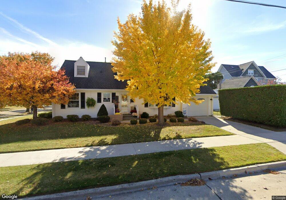 1355 N 16th St, Manitowoc, WI 54220 - photo 1