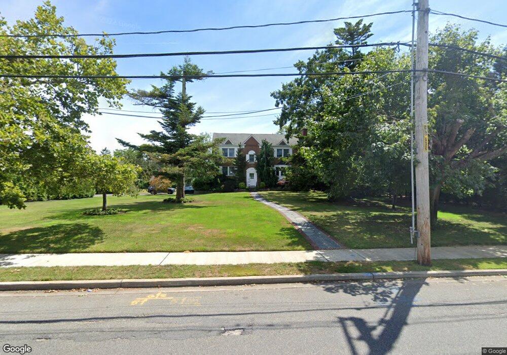 373 Kenridge Rd, Lawrence, NY 11559 - photo 1