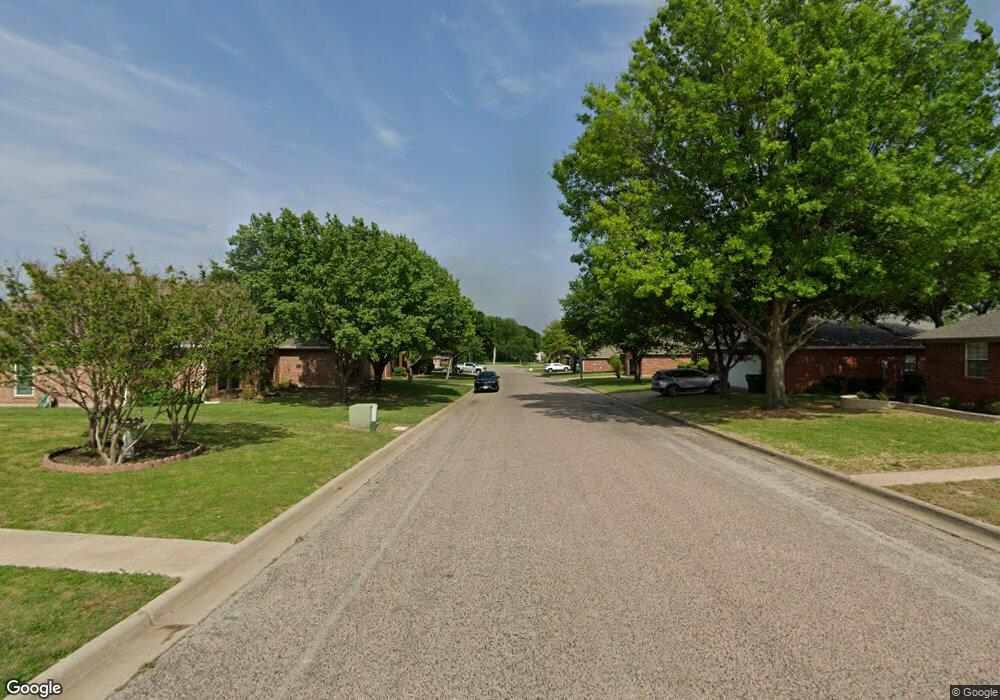 263 Circle Dr W, Gainesville, TX 76240 - photo 1