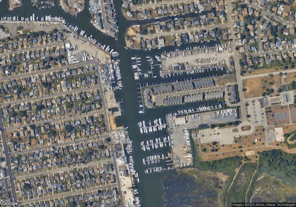 39 Ocean Watch Ct unit 39, Freeport, NY 11520 - photo 1