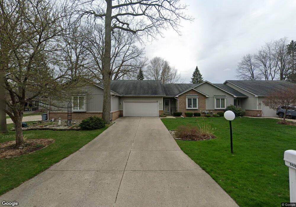 5439 Hickory Cir, Flushing, MI 48433 - photo 1
