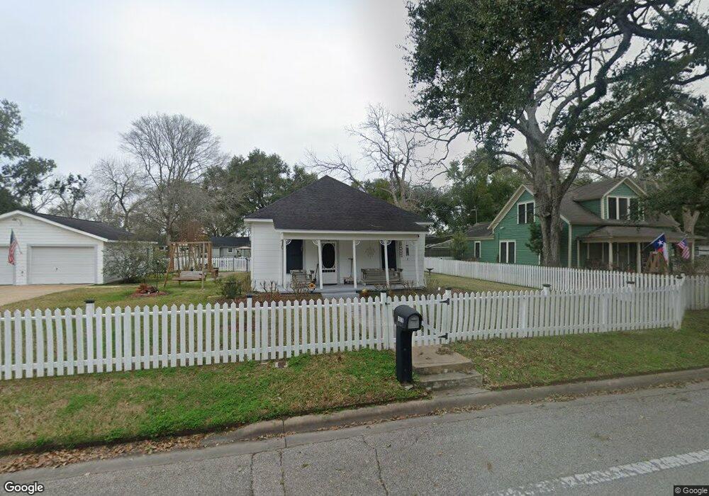 1016 W Adoue St, Alvin, TX 77511 - photo 1