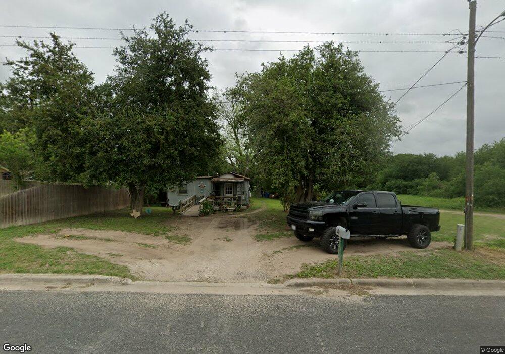 1011 W Walton St, Beeville, TX 78102 - photo 1