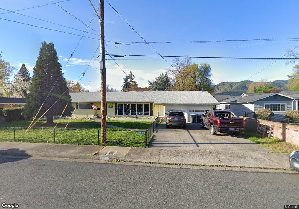 332 NE C St, Grants Pass, OR 97526 - photo 1