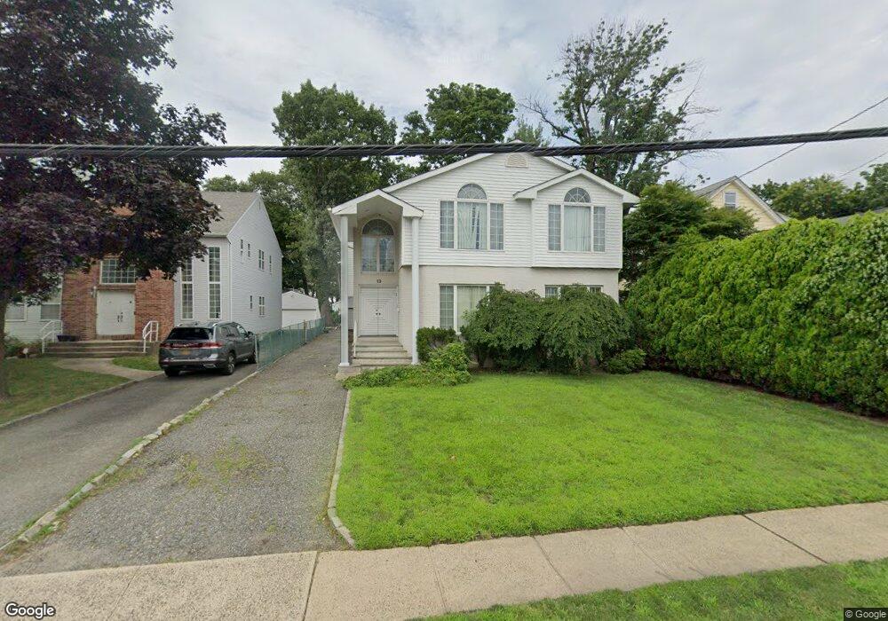 13 Hicks Ln, Great Neck, NY 11024 - photo 1