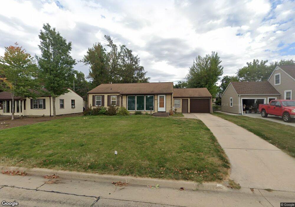 410 31st St SE, Cedar Rapids, IA 52403 - photo 1