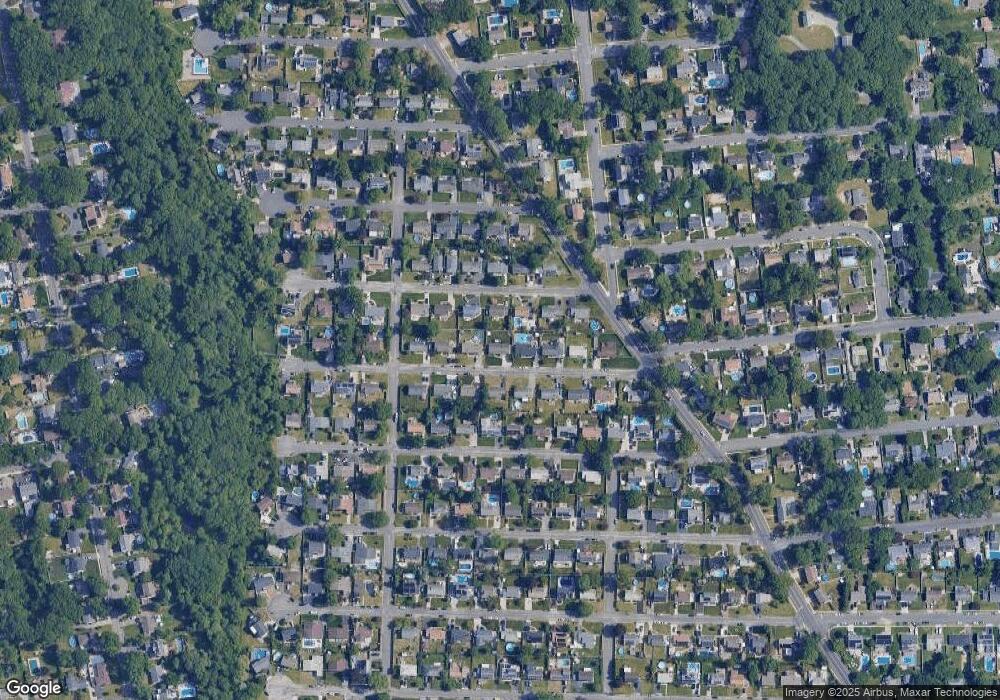 9 Bainbridge St, Islip, NY 11751 - photo 1