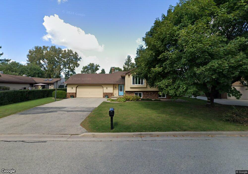 2134 W Wintergreen Dr, Appleton, WI 54914 - photo 1