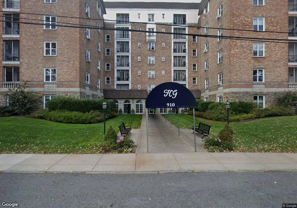 Hawthorne Gardens unit 5C, Mamaroneck, NY 10543 - photo 1
