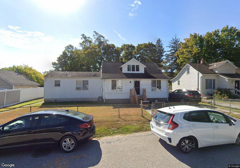 62 Walnut St, Islip, NY 11751 - photo 1