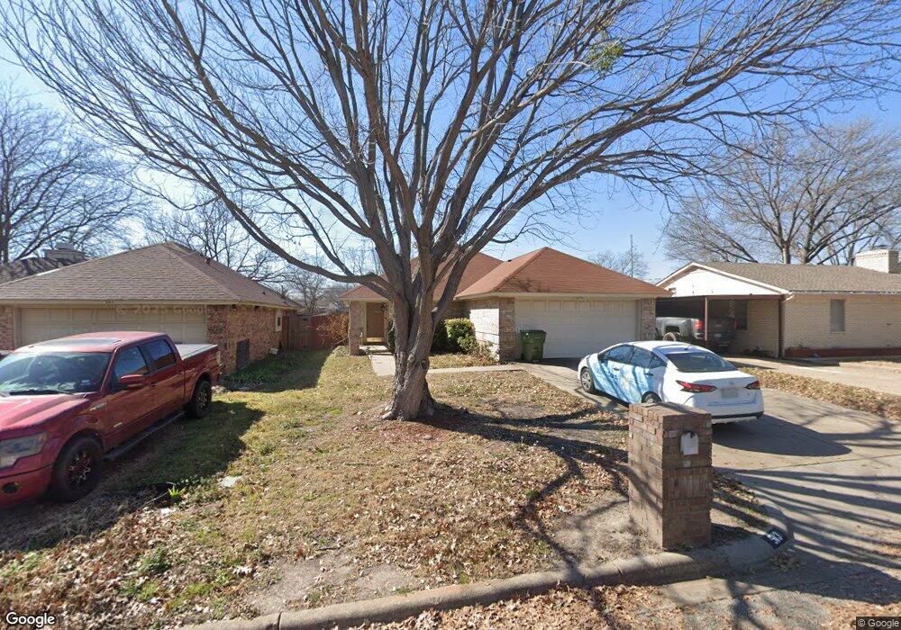 513 Hallvale Dr, Fort Worth, TX 76108 - photo 1