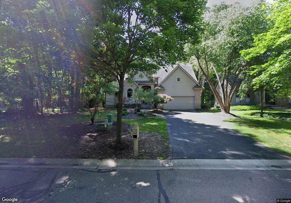 4709 Woodbine Cir, West Bloomfield, MI 48323 - photo 1