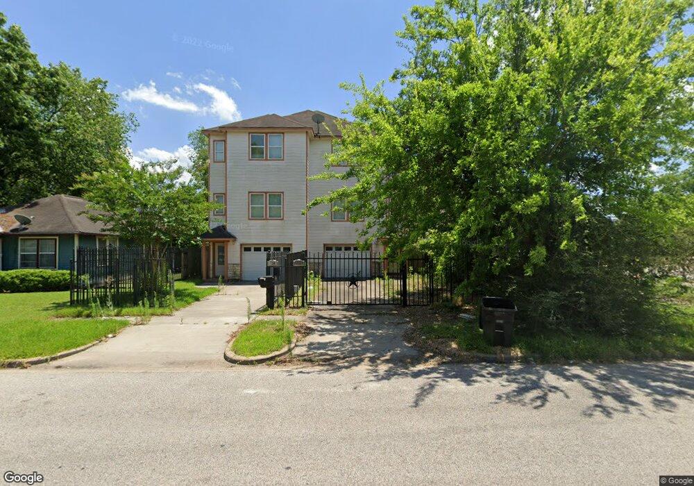 740 W 27th St, Houston, TX 77008 - photo 1