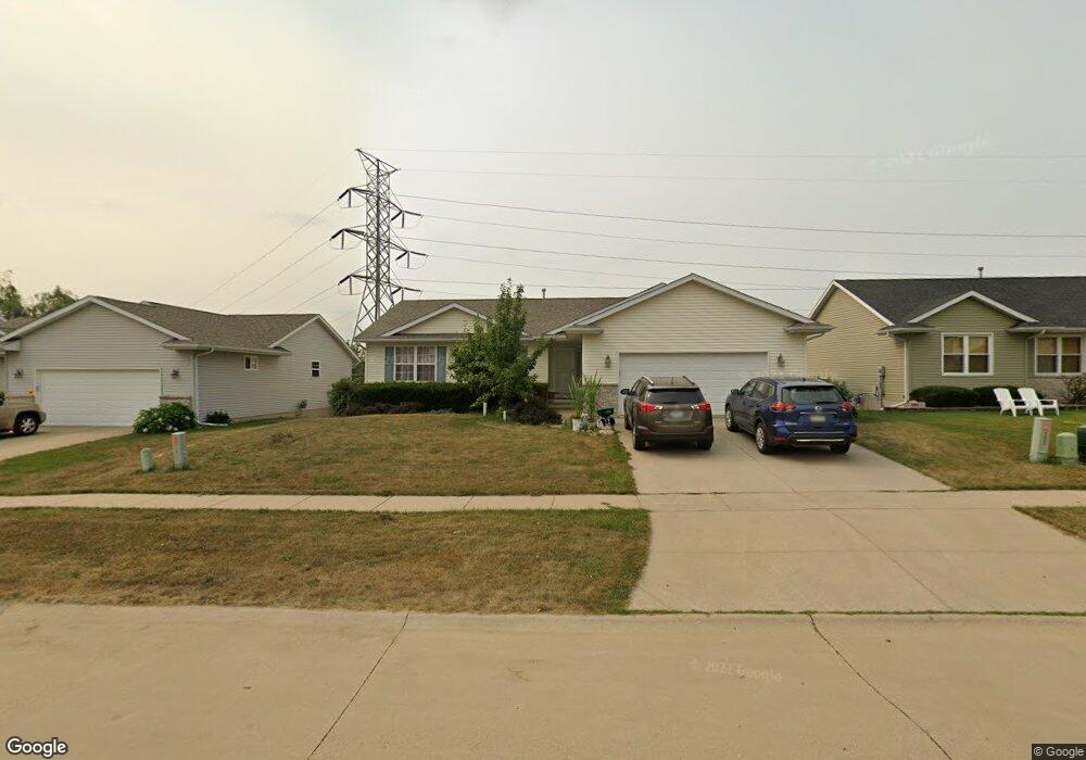 3817 Hawk Ave SW, Cedar Rapids, IA 52404 - photo 1