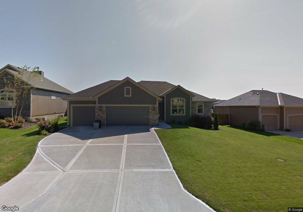 4929 Theden St, Shawnee, KS 66218 - photo 1