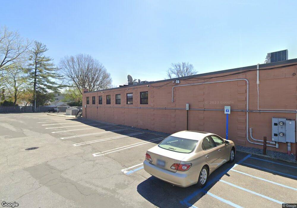 665 Middle Neck Rd, Great Neck, NY 11023 - photo 1