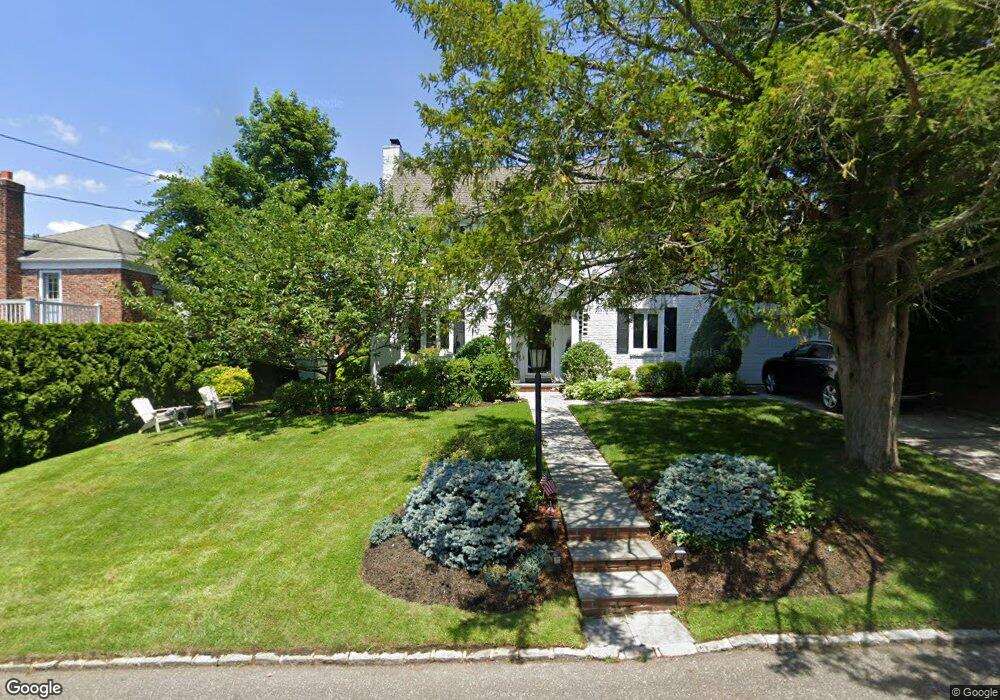 9 Homewood Dr, Manhasset, NY 11030 - photo 1