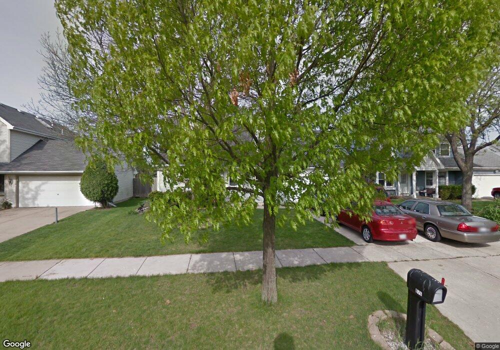 876 Shady Ln, Aurora, IL 60506 - photo 1