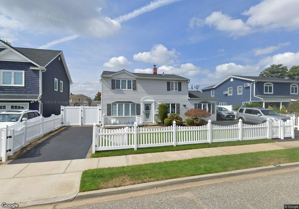 30 Crescent Ln, Levittown, NY 11756 - photo 1