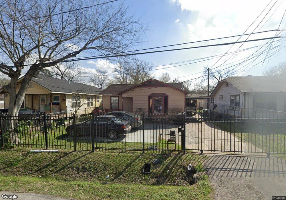 416 Frisco St unit B, Houston, TX 77022 - photo 1