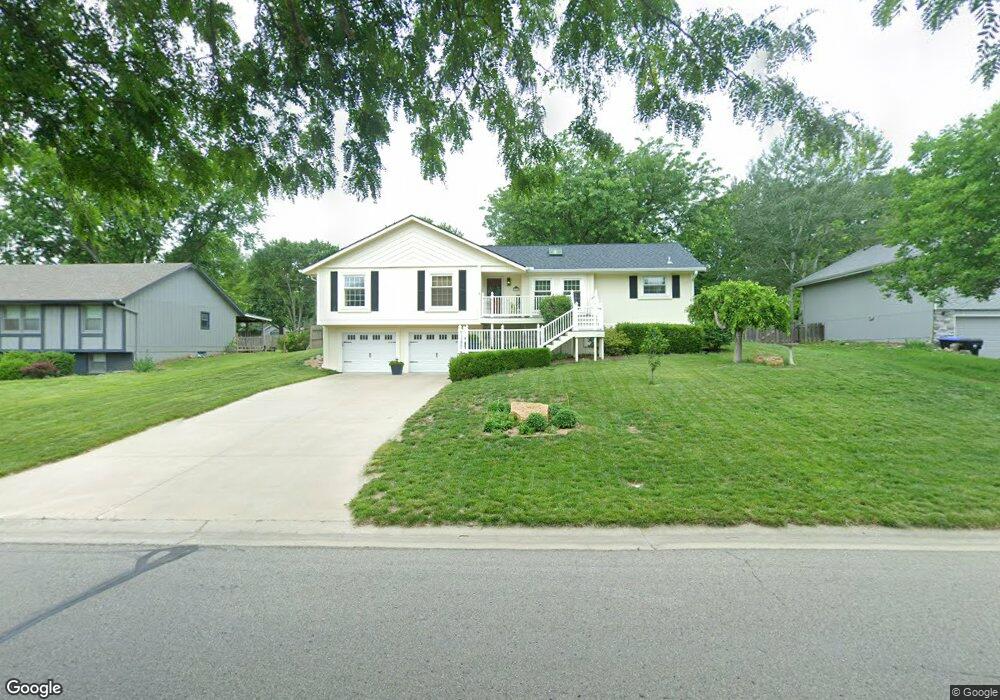 3917 SW Nottingham Rd, Topeka, KS 66610 - photo 1