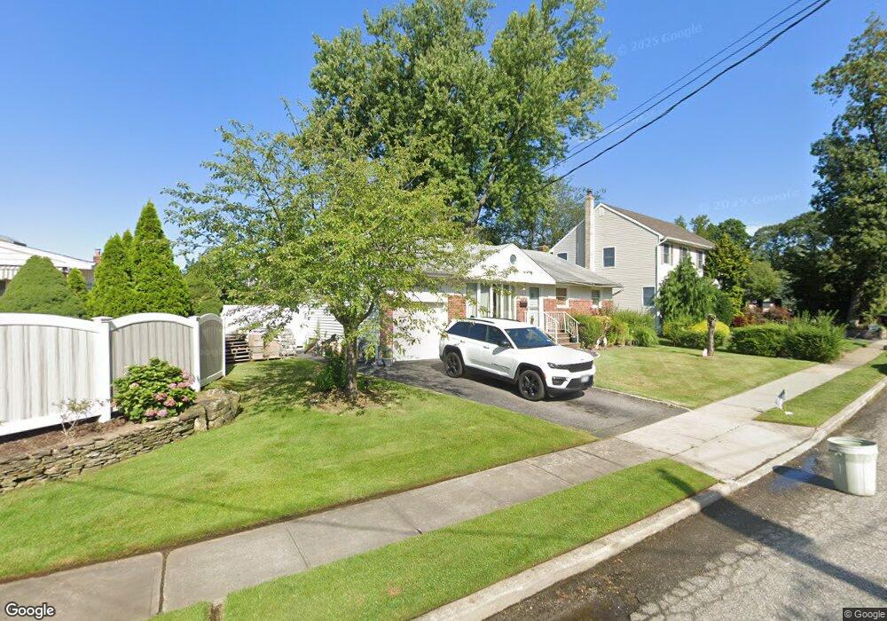 3 Fieldcrest Ln, Farmingdale, NY 11735 - photo 1