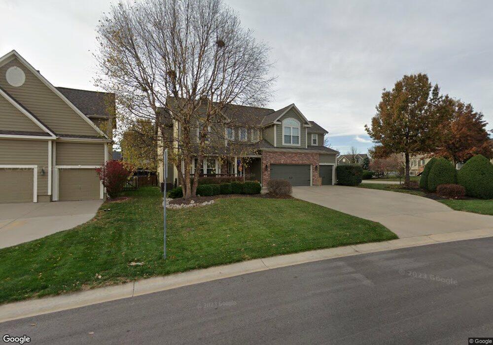 5718 Brockway St, Shawnee, KS 66226 - photo 1