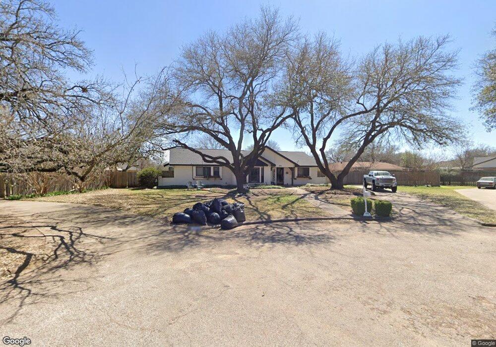 906 Willowcreek Ct, Cleburne, TX 76033 - photo 1