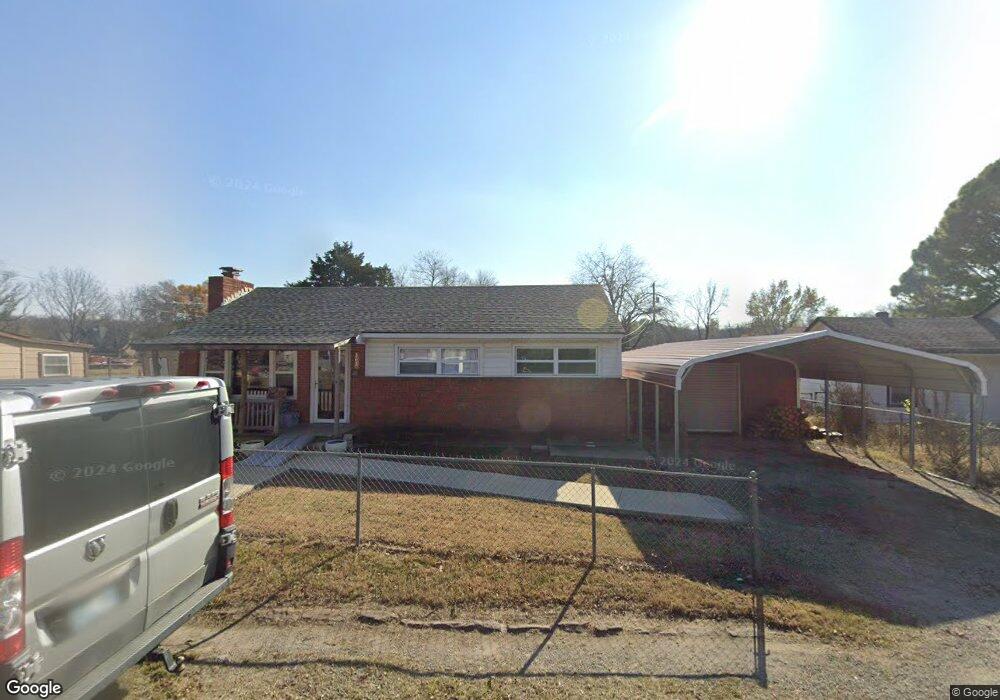 303 W 5th St, Henryetta, OK 74437 - photo 1