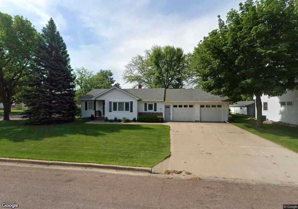 1321 E 3rd Ave, Mitchell, SD 57301 - photo 1