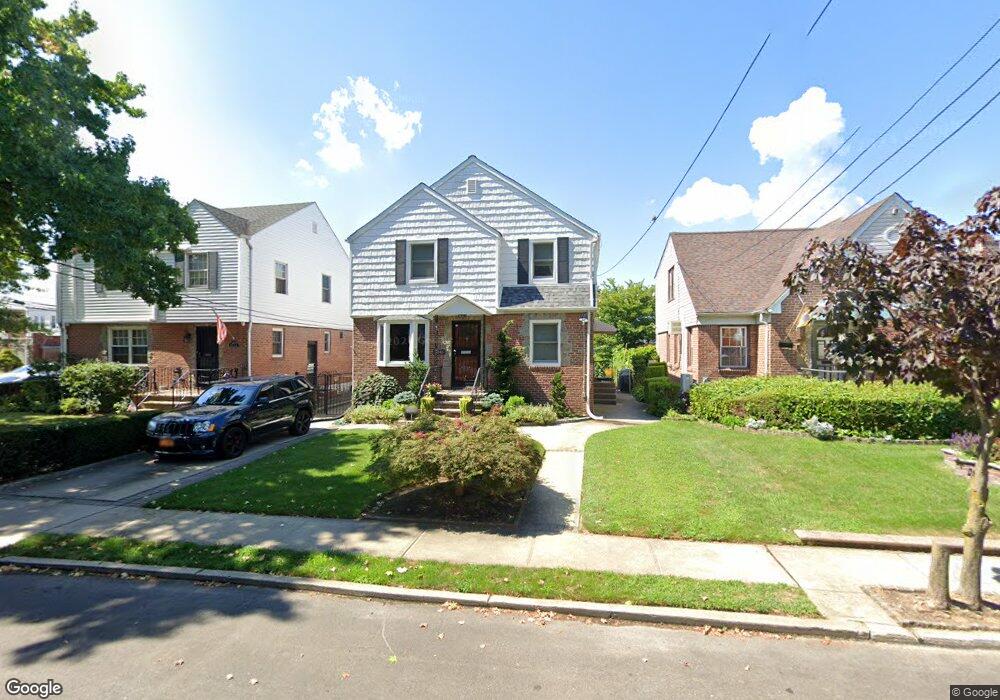 2846 200th St, Bayside, NY 11360 - photo 1