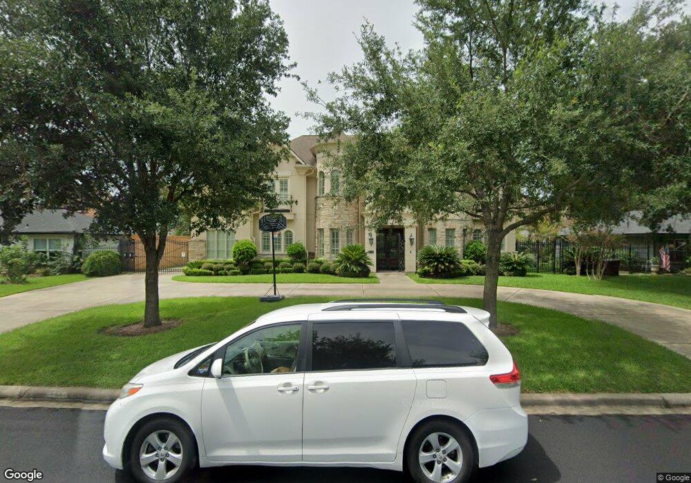 7718 Brykerwoods Dr, Houston, TX 77055 - photo 1