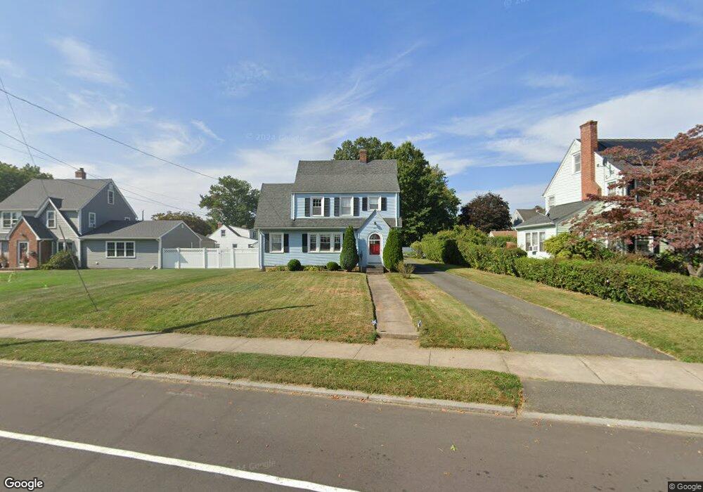 687 Quaker Ln S, West Hartford, CT 06110 - photo 1